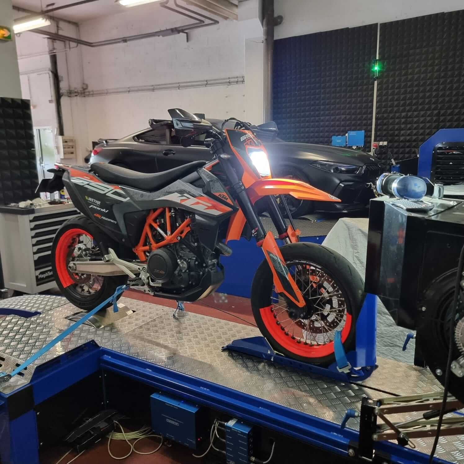 Debridage moto KTM SMC reprogrammation moteur moto KTM 690 SMC R 47Cv (A2) Paris France